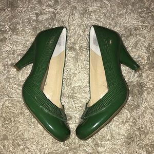 Worn twice green pumps